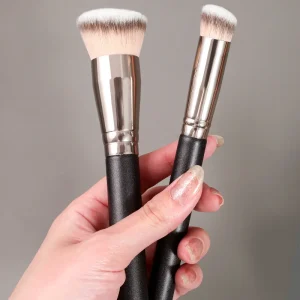 Professional Angled Foundation Concealer Makeup Brush for Dark Circle Coverage and Seamless Liquid Cream Application