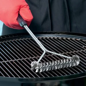 Heavy Duty Grill Cleaning Brush with Scraper – Ideal Barbecue Accessories for Outdoor Cooking Enthusiasts